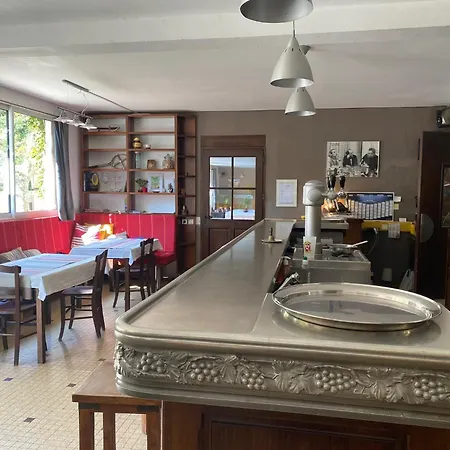 Logis Le Clos Pite 호텔 3*