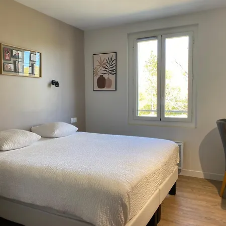 Logis Le Clos Pite 3* プレシャック