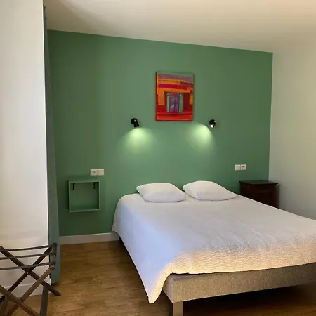 Logis Du Clos Pité Hotel 3*