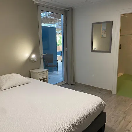 Logis Le Clos Pite Otel Préchacq