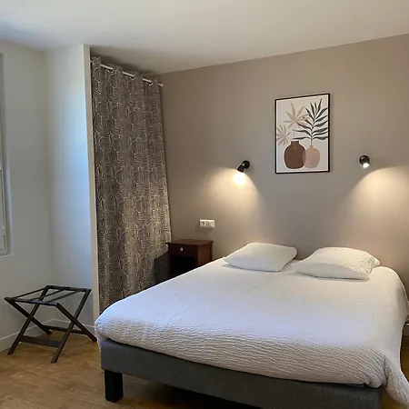 Otel Logis Le Clos Pite Préchacq