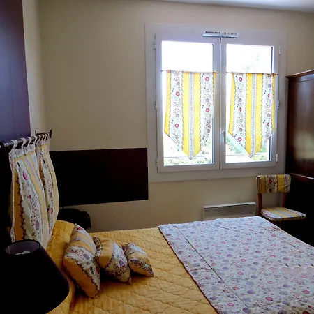 Otel Logis Le Clos Pite Préchacq