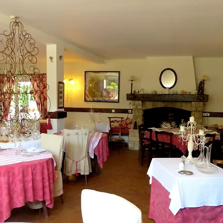 Logis Le Clos Pite 酒店 3*