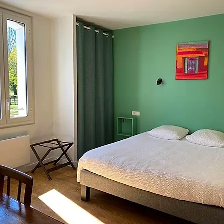 Logis Le Clos Pite Hotel 3*