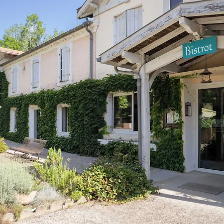 Logis Le Clos Pité Hotel 3*