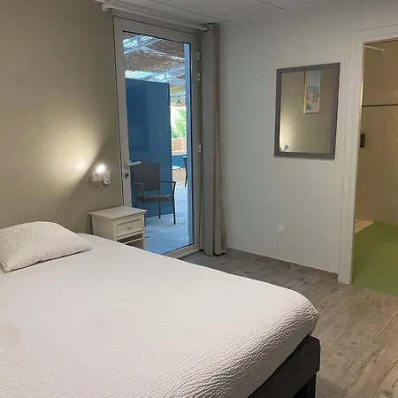 Hotel Logis Le Clos Pite 3*