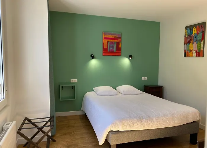 Logis Le Clos Pite فندق 3*