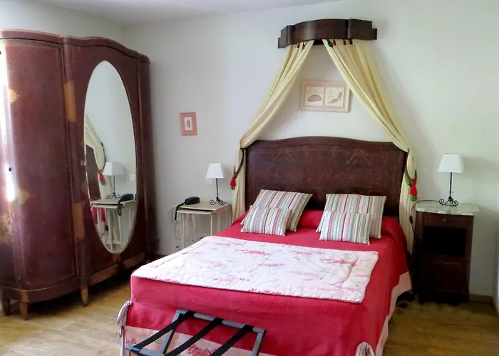 Logis Le Clos Pite فندق 3*